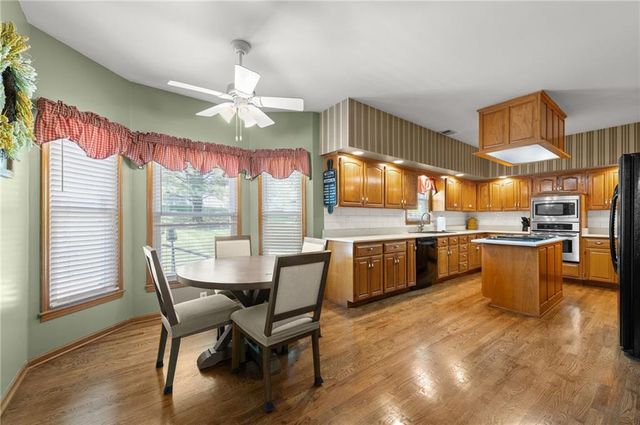 7648 N Lucerne Court, Kansas City, MO 64151