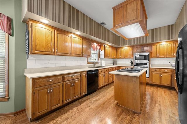 7648 N Lucerne Court, Kansas City, MO 64151
