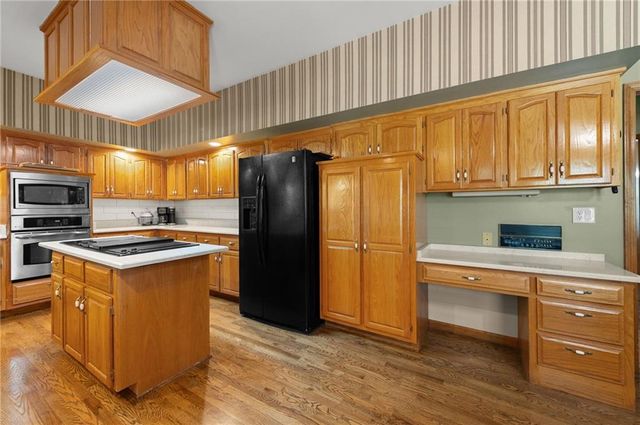 7648 N Lucerne Court, Kansas City, MO 64151
