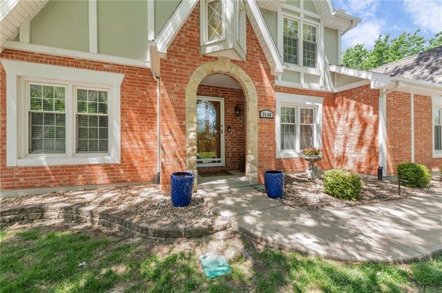 7648 N Lucerne Court, Kansas City, MO 64151