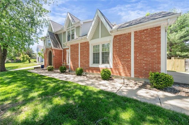 7648 N Lucerne Court, Kansas City, MO 64151