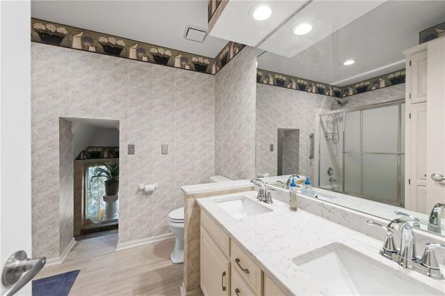 7648 N Lucerne Court, Kansas City, MO 64151