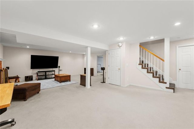 7648 N Lucerne Court, Kansas City, MO 64151