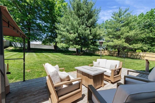 7648 N Lucerne Court, Kansas City, MO 64151