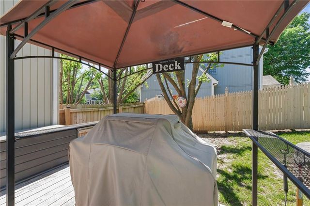 7648 N Lucerne Court, Kansas City, MO 64151