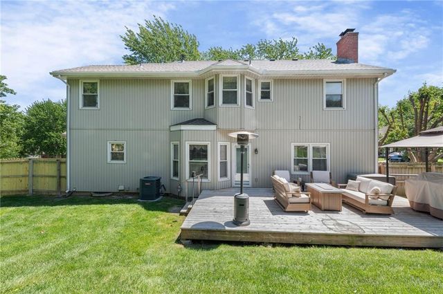 7648 N Lucerne Court, Kansas City, MO 64151