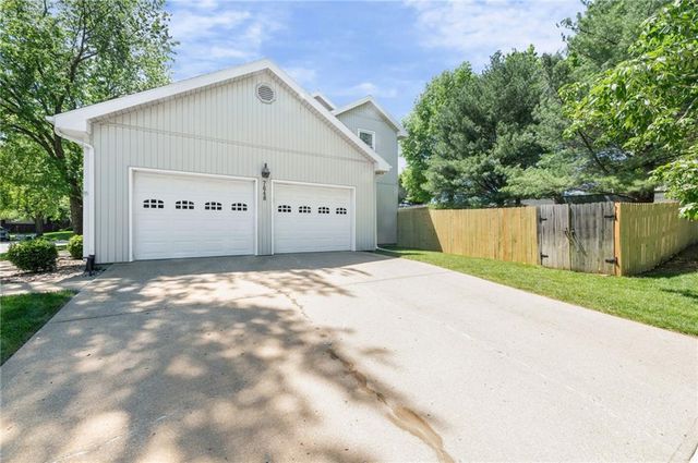 7648 N Lucerne Court, Kansas City, MO 64151