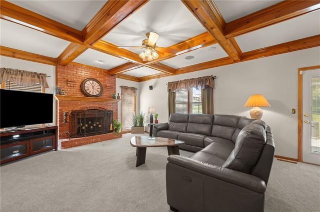 7648 N Lucerne Court, Kansas City, MO 64151