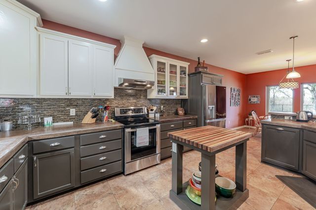 1085 Walking Horse Drive, Stephenville, TX 76401