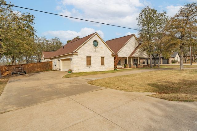 1085 Walking Horse Drive, Stephenville, TX 76401
