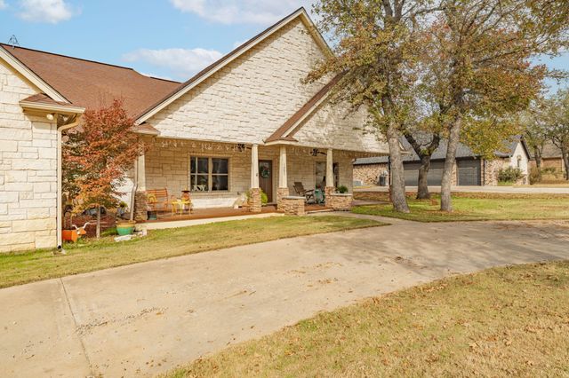 1085 Walking Horse Drive, Stephenville, TX 76401