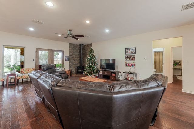 1085 Walking Horse Drive, Stephenville, TX 76401