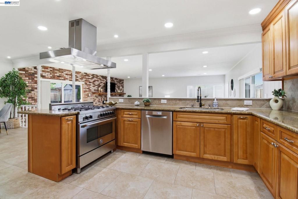 Image 7 of property listing at 8023 Holanda Ln, Dublin, CA 94568
