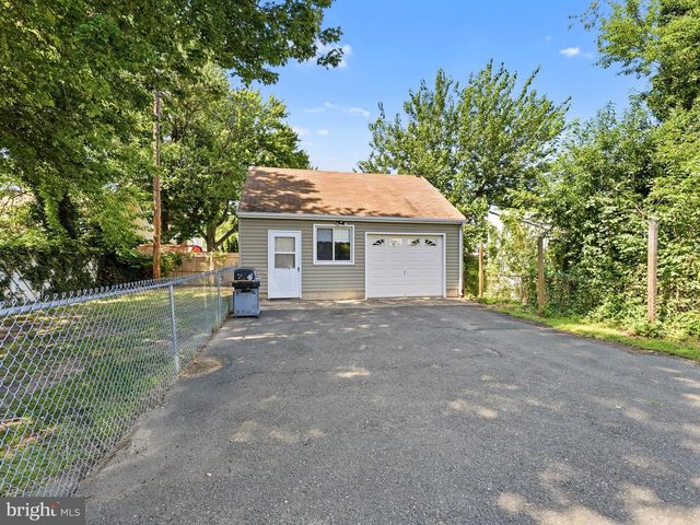 335 E BROWNING RD, Bellmawr, NJ 08031