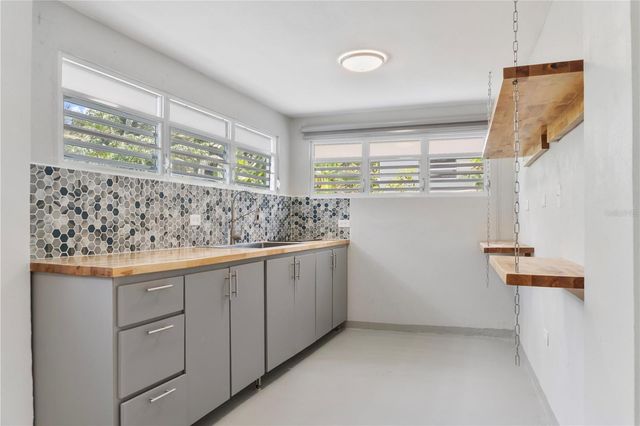 196 N SANTA MARIA COMM 196, Vieques, PR 00765