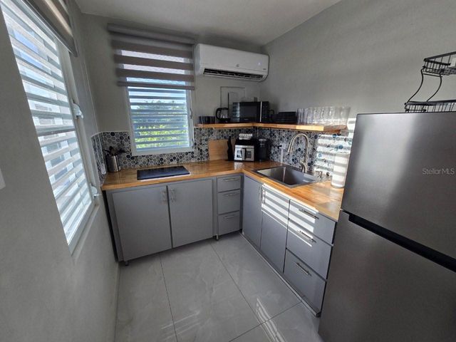 196 N SANTA MARIA COMM 196, Vieques, PR 00765