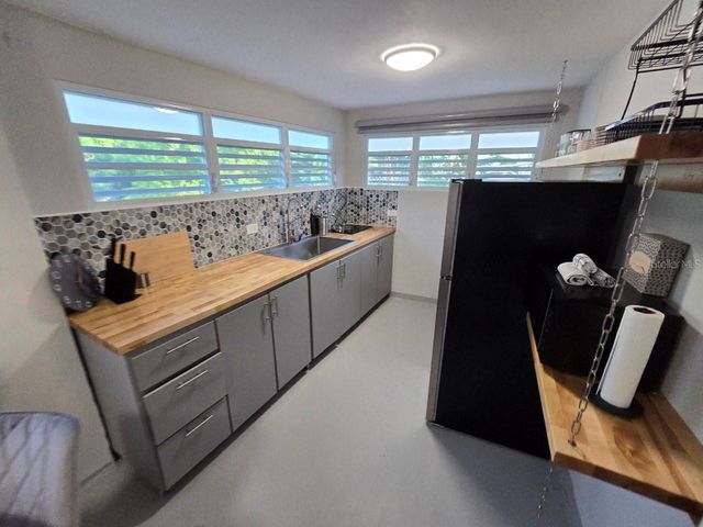 196 N SANTA MARIA COMM 196, Vieques, PR 00765