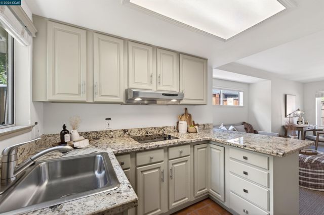 60 Karol Ln, Pleasant Hill, CA 94523