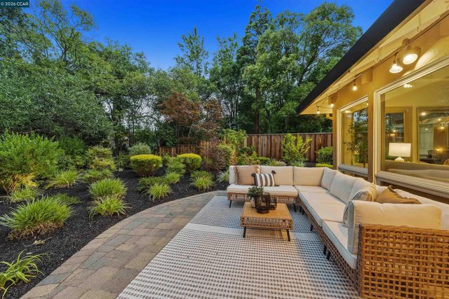 60 Karol Ln, Pleasant Hill, CA 94523