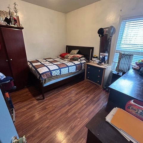 29 Park St, Brockton, MA 02301