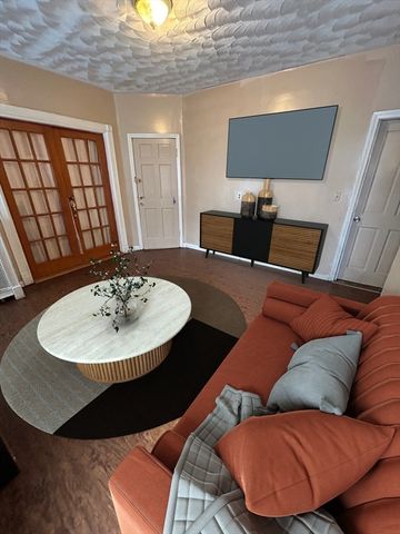 29 Park St, Brockton, MA 02301