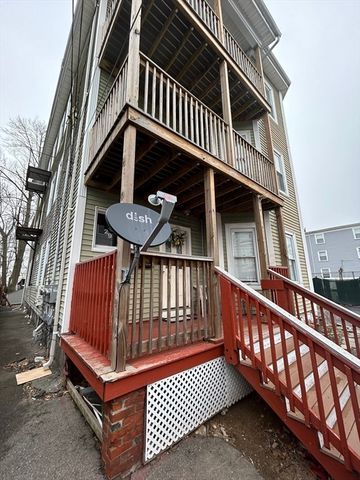 29 Park St, Brockton, MA 02301