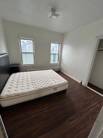 29 Park St, Brockton, MA 02301