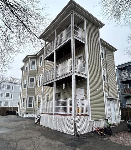 29 Park St, Brockton, MA 02301