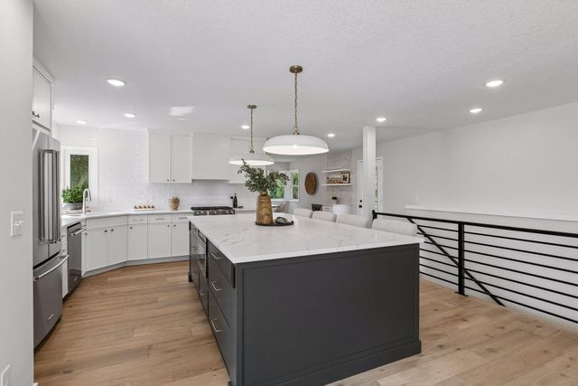 5724 Code Avenue, Edina, MN 55436