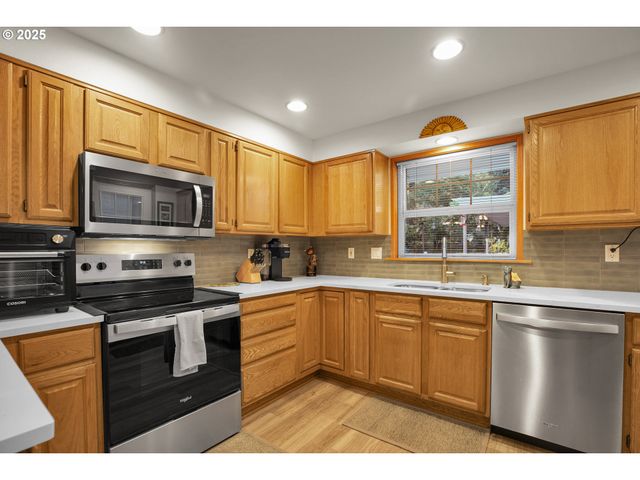 10724 Se CLINTON St, Portland, OR 97266