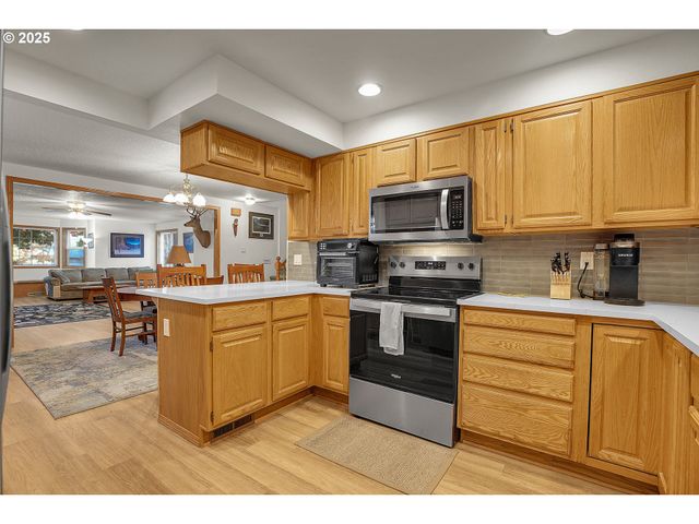 10724 Se CLINTON St, Portland, OR 97266