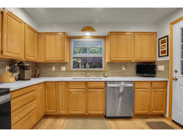 10724 Se CLINTON St, Portland, OR 97266