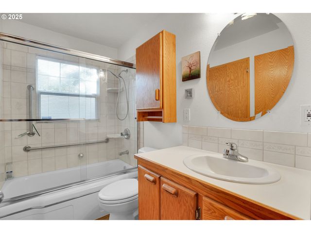 10724 Se CLINTON St, Portland, OR 97266