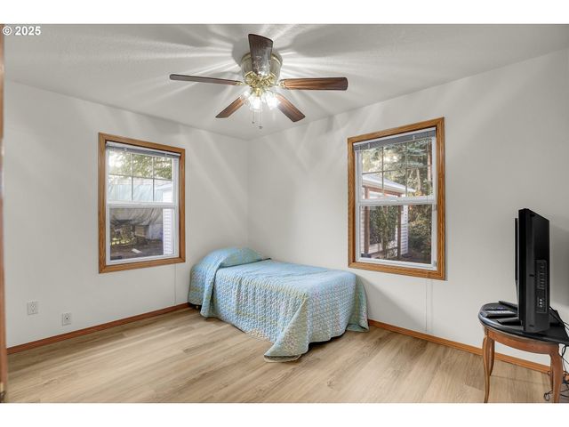 10724 Se CLINTON St, Portland, OR 97266