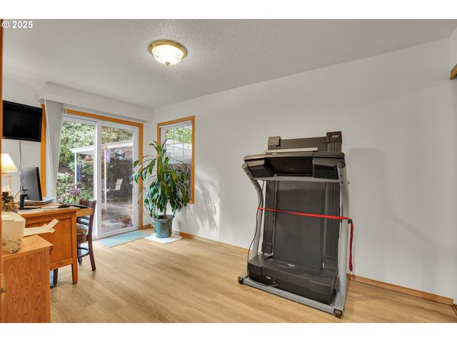 10724 Se CLINTON St, Portland, OR 97266