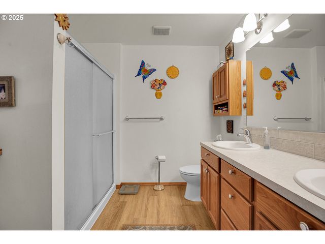 10724 Se CLINTON St, Portland, OR 97266