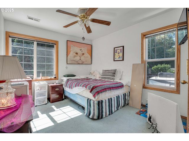 10724 Se CLINTON St, Portland, OR 97266