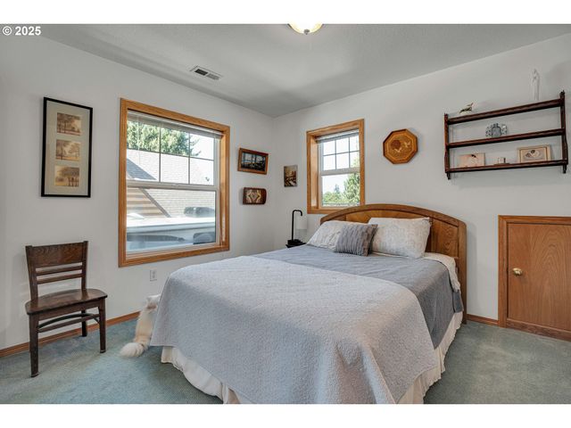 10724 Se CLINTON St, Portland, OR 97266