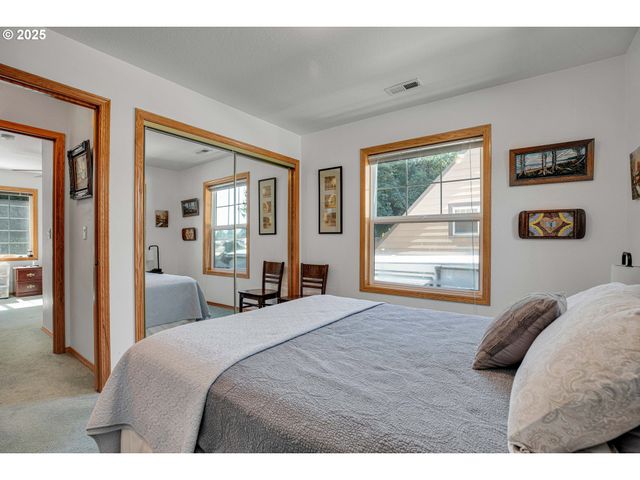 10724 Se CLINTON St, Portland, OR 97266