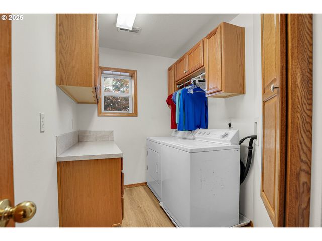 10724 Se CLINTON St, Portland, OR 97266