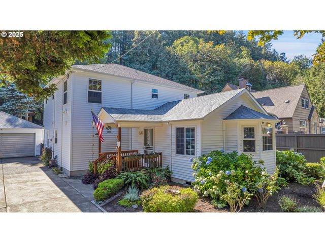 10724 Se CLINTON St, Portland, OR 97266