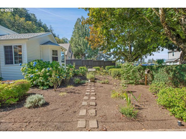 10724 Se CLINTON St, Portland, OR 97266