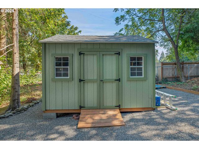 10724 Se CLINTON St, Portland, OR 97266