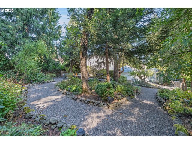 10724 Se CLINTON St, Portland, OR 97266