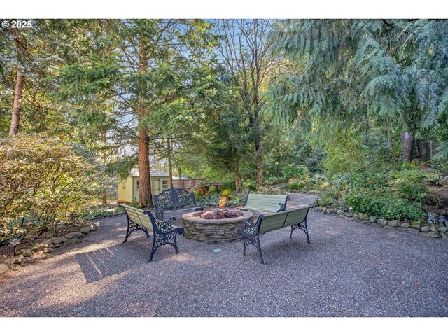 10724 Se CLINTON St, Portland, OR 97266