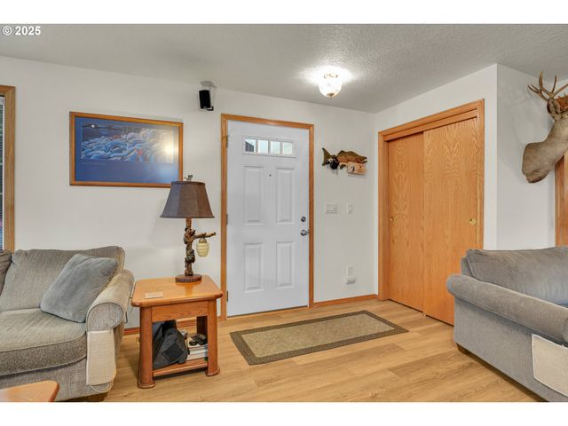 10724 Se CLINTON St, Portland, OR 97266