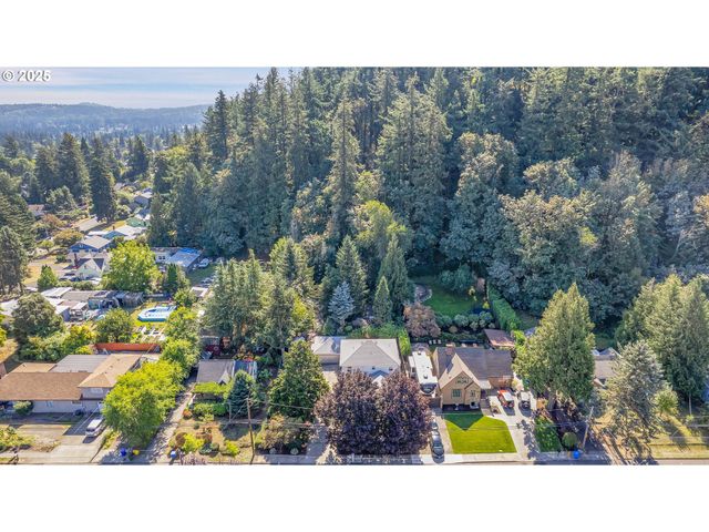 10724 Se CLINTON St, Portland, OR 97266