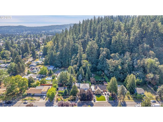 10724 Se CLINTON St, Portland, OR 97266