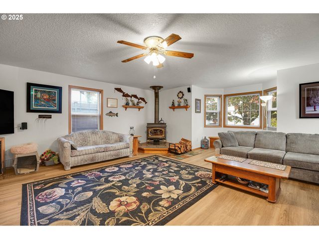 10724 Se CLINTON St, Portland, OR 97266