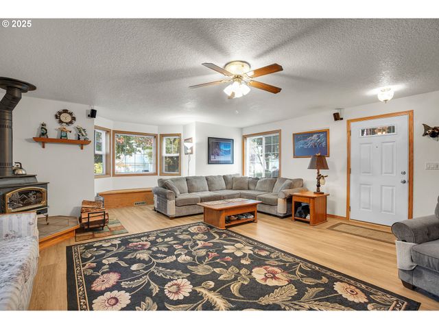 10724 Se CLINTON St, Portland, OR 97266